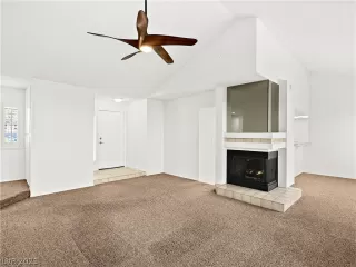 Photo #6: 2351199 Listing