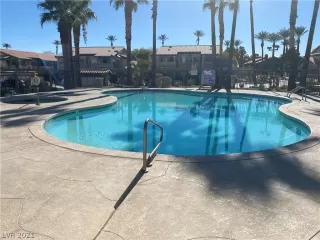 Photo #2: 2351205 Listing