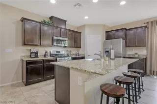 Photo #4: 2351215 Listing 