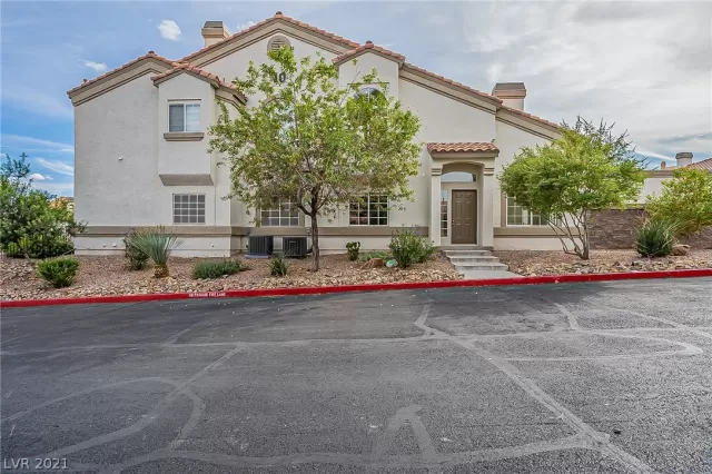 MLS: 2351221 Condo For Sale