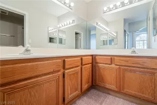 Photo #6: 2351221 Listing