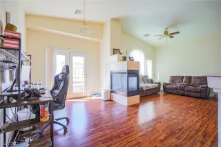 Photo #2: 2351233 Listing