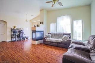 Photo #3: 2351233 Listing