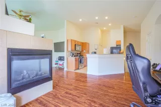 Photo #4: 2351233 Listing