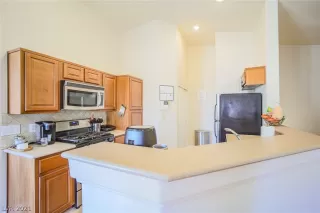 Photo #5: 2351233 Listing