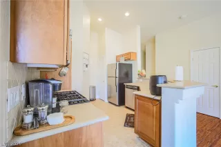 Photo #6: 2351233 Listing