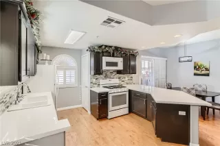 Photo #2: 2351240 Listing