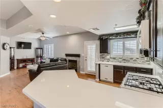 Photo #6: 2351240 Listing