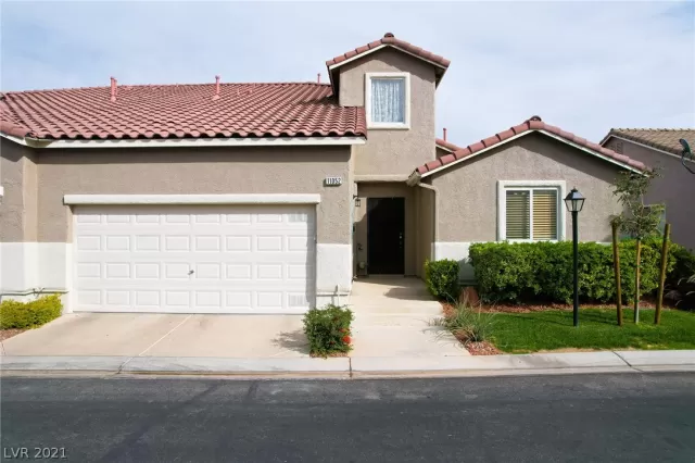 MLS: 2351248 Condo For Sale