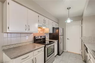 Photo #5: 2351251 Listing