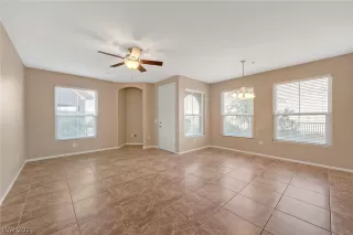 Photo #4: 2351258 Listing