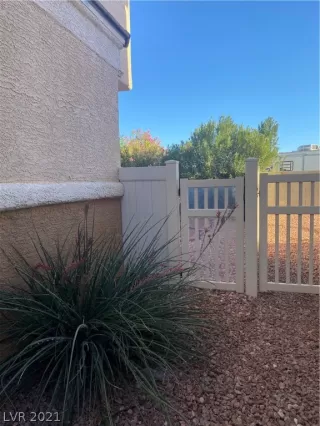 Photo #2: 2351287 Listing