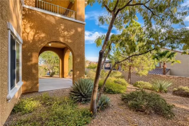 MLS: 2351294 Condo For Sale