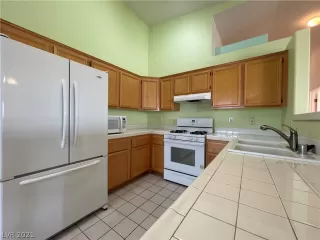 Photo #1: 2351353 Listing 