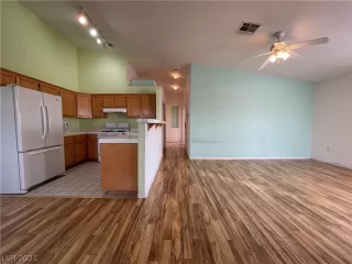 Photo #3: 2351353 Listing 