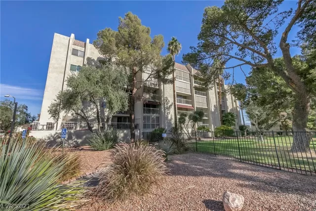MLS: 2351362 Condo For Sale