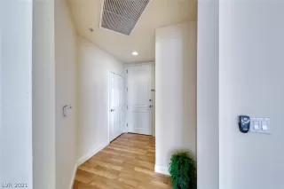 Photo #1: 2351371 Listing