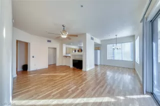 Photo #3: 2351371 Listing