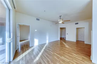 Photo #4: 2351371 Listing