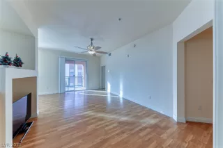 Photo #5: 2351371 Listing