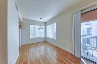 Photo #6: 2351371 Listing