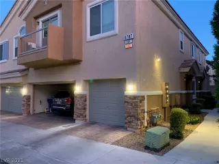 Photo #2: 2351372 Listing