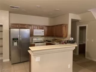 Photo #5: 2351372 Listing