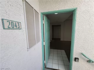 Photo #3: 2351373 Listing