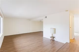 Photo #3: 2351374 Listing