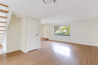 Photo #5: 2351374 Listing