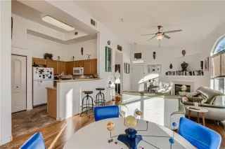 Photo #3: 2351393 Listing