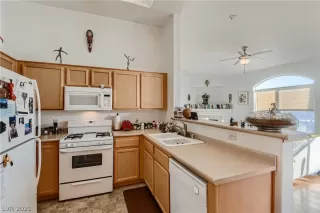 Photo #4: 2351393 Listing