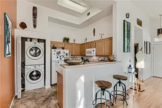 Photo #5: 2351393 Listing