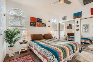 Photo #6: 2351393 Listing