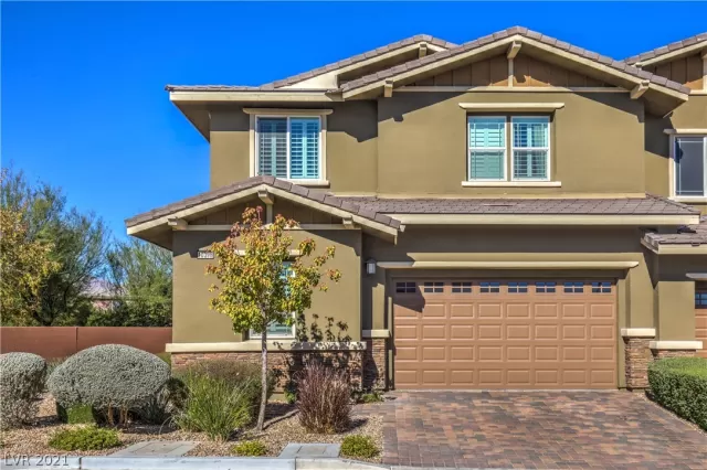 MLS: 2351400 Condo For Sale