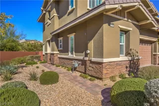 Photo #2: 2351400 Listing 