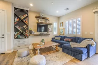 Photo #5: 2351400 Listing 