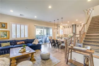 Photo #6: 2351400 Listing 