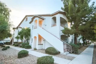 Photo #2: 2351411 Listing