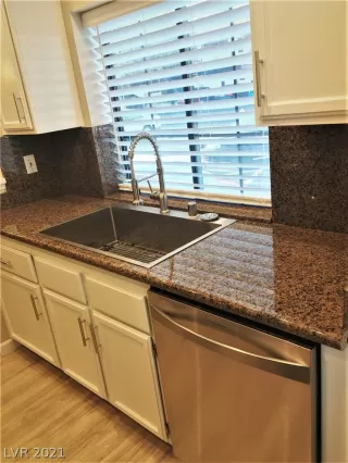 Photo #3: 2351425 Listing 