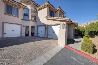 Photo #1: 2351442 Listing
