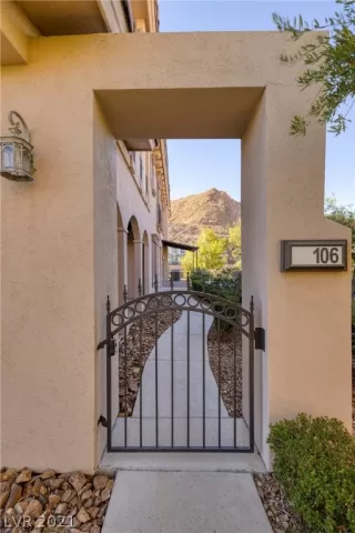 Photo #2: 2351442 Listing