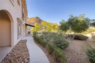Photo #3: 2351442 Listing