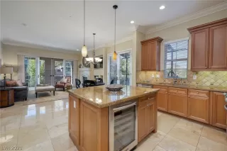 Photo #6: 2351442 Listing
