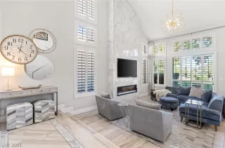 Photo #2: 2351462 Listing