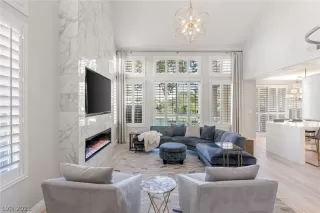 Photo #3: 2351462 Listing