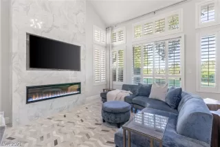 Photo #4: 2351462 Listing