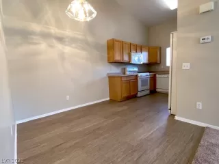 Photo #5: 2351467 Listing 