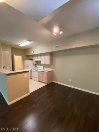 Photo #3: 2351480 Listing 