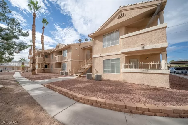 MLS: 2351512 Condo For Sale